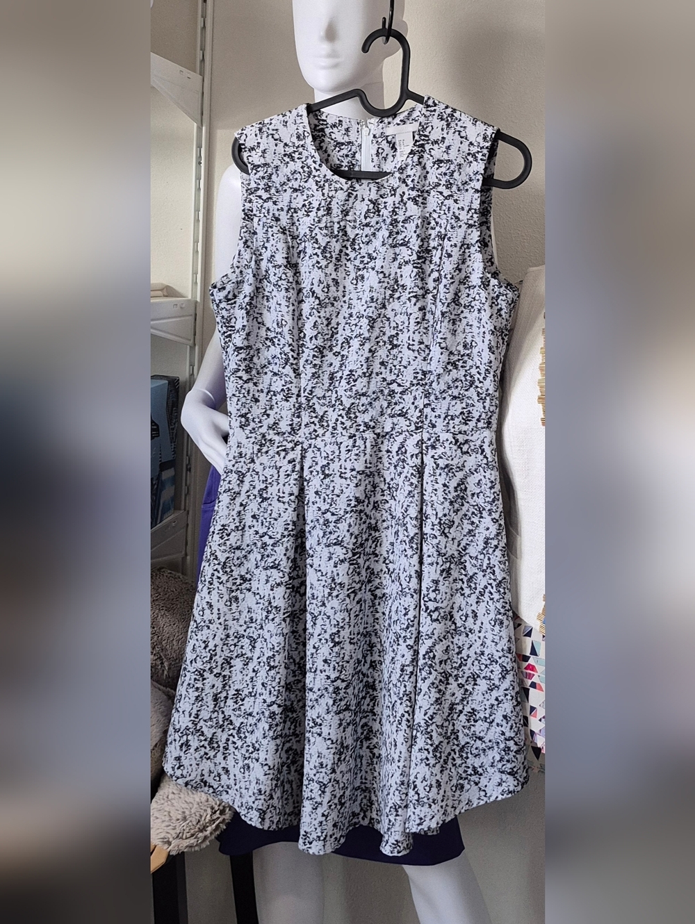 H&M Black and White Sleeveless Printed Midi Dress